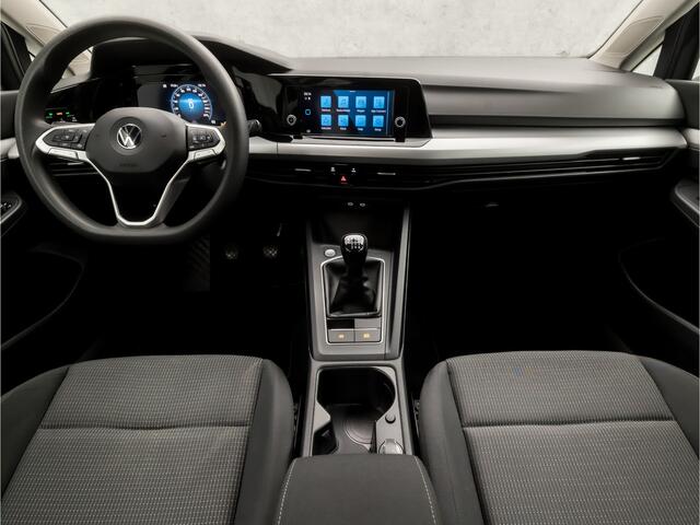 Volkswagen GOLF Variant 1.0 TSI Premium (APPLE CARPLAY, GROOT NAVI, ADAPTIVE CRUISE, TREKHAAK ELEKTRISCH, KEYLESS START, SPORTSTOELEN, DAB+, LED KOPLAMPEN, NIEUWE APK, NIEUWSTAAT)