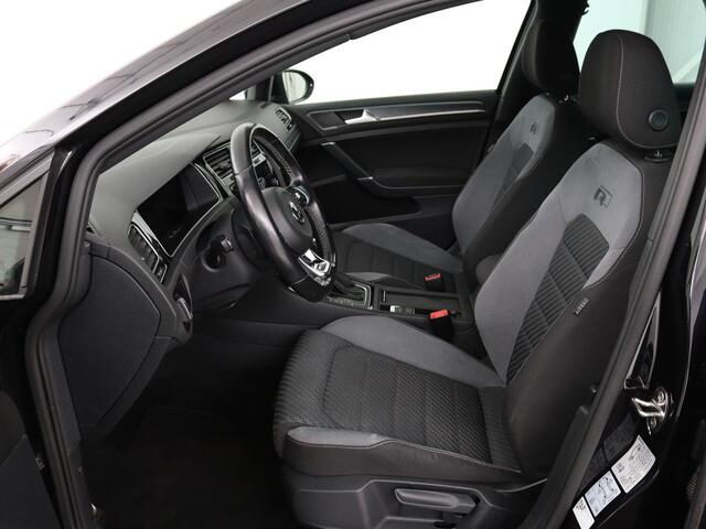 Volkswagen GOLF 1.0 TSI R Line | Stoelverwarming | Carplay | Adaptive cruise | Navigatie | Full LED | Parkeerhulp | Climate control | Active Info Display