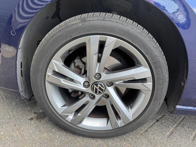 Volkswagen GOLF 1.5 TSI Style | Adaptive Cruise Control | Head-Up Display | Massage | DAB | Parkeersensoren |