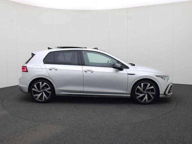 Volkswagen GOLF 1.5eTSI/150PK R-Line Blckstyle DSG · Panoramadak · Camera + Parkeersensoren · App connect · Garantie tot februari 2026
