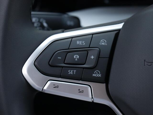 Volkswagen GOLF 1.5 TSI Life Edition | Achteruitrijcamera | App-connect |