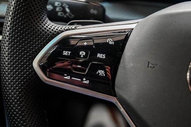 Volkswagen GOLF 1.5 eTSI R-Line HUD|HarmanKardon|PANO|ACC