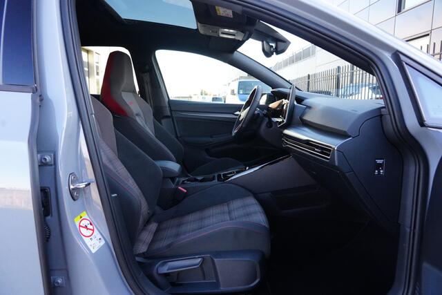 Volkswagen GOLF 8.5 2.0 TSI GTI 265pk Panoramadak/Stoelverwarming/HarmanKardon