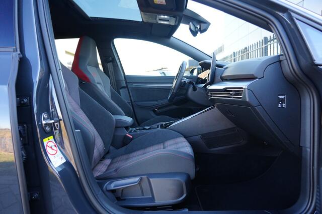 Volkswagen GOLF 8.5 2.0 TSI GTI 265pk Panoramadak/Stoelverwarming/HarmanKardon