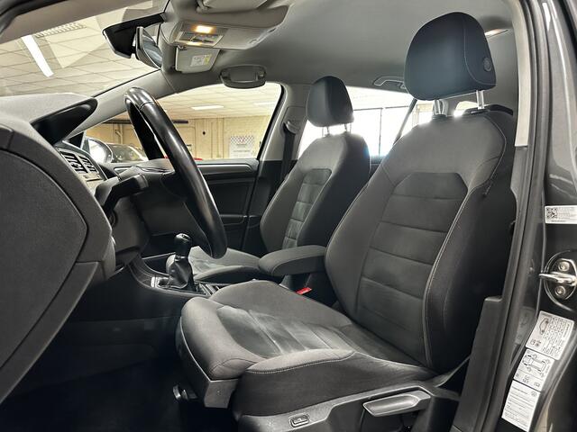 Volkswagen GOLF Variant 1.6 TDI Comfortline Business/ Facelift/ Massage-Stoel/ 16'' LMV/ Navi/ Apple + Android/ DAB+/ Clima/ Adaptive Cruise/ Stoelverw./ Elek. pakket/ Multi. LEDER. Stuur/ Mistl./ PDC V+A/ Dakrails/ LED Dagrijverl.