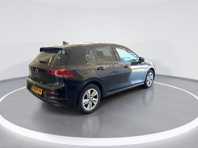 Volkswagen GOLF 1.0 TSI 110pk Life · ACC · Apple/Android Car Play · Navigatie · Draadloze Telefoonlader · Clima · Verkeerdsbord Detectie · Sfeerverlichting · 22-11-2026 of 100.000km