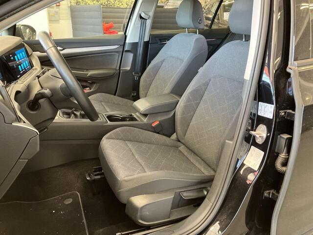 Volkswagen GOLF 1.0 TSI 110pk Life · ACC · Apple/Android Car Play · Navigatie · Draadloze Telefoonlader · Clima · Verkeerdsbord Detectie · Sfeerverlichting · 22-11-2026 of 100.000km