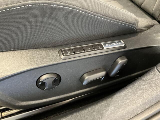 Volkswagen GOLF Variant 1.0 eTSI 110pk DSG Life Business · Camera · Apple Car Play · Keyless · Elek. Bestuurdersstoel + Geheugen & Massage · ACC · Sfeerverlichting · Stuur- & Stoelverwarming · Garantie t/m 05-04-2027 of 100.000km