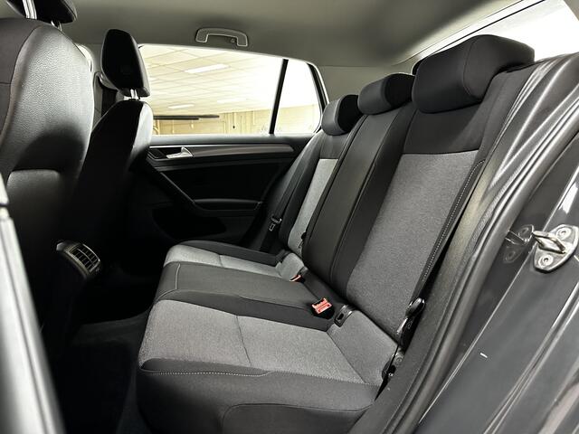 Volkswagen GOLF 1.0 TSI Comfortline/ Trekhaak/ 15'' LMV/ Apple + Android/ Airco/ Elek. pakket/ Isofix/ Bluetooth/ Armsteun/ LEDER. Stuur/ Dagrijverl.