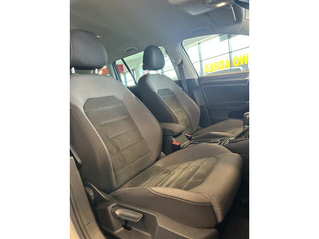 Volkswagen GOLF Variant 1.0 TSI Highline | Automaat | Adaptieve cruise control | Climate control | Apple carplay | Achteruitrijcamera | Stoelmassage | Alcantara bekleding