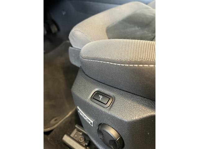 Volkswagen GOLF Variant 1.0 TSI Highline | Automaat | Adaptieve cruise control | Climate control | Apple carplay | Achteruitrijcamera | Stoelmassage | Alcantara bekleding
