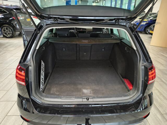 Volkswagen GOLF Variant 2.0 TDI Life Business | Trekhaak | Apple Carplay | Stoelverwarming | Navi | Clima | 4 seiz. banden