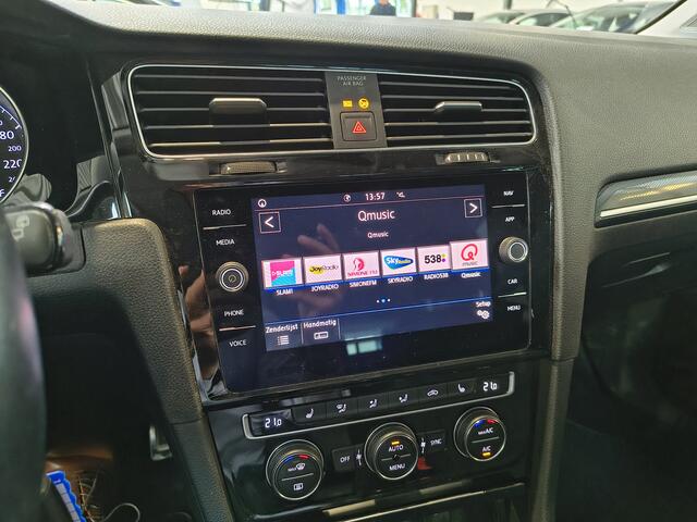 Volkswagen GOLF Variant 2.0 TDI Life Business | Trekhaak | Apple Carplay | Stoelverwarming | Navi | Clima | 4 seiz. banden