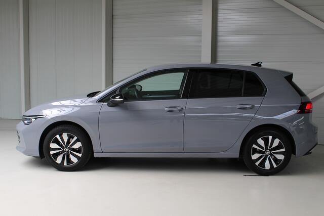 Volkswagen GOLF 1.5 TSI Life Navigatie | Dodehoekassistent | Trekhaak | Stoel- en Stuurverwarming |