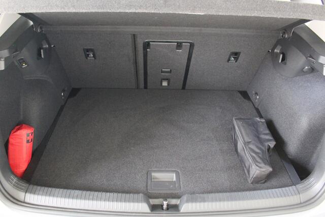 Volkswagen GOLF 1.5 TSI Life Navigatie | Dodehoekassistent | Trekhaak | Stoel- en Stuurverwarming |