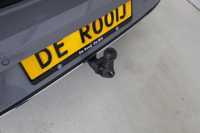 Volkswagen GOLF 1.5 TSI Life Navigatie | Dodehoekassistent | Trekhaak | Stoel- en Stuurverwarming |