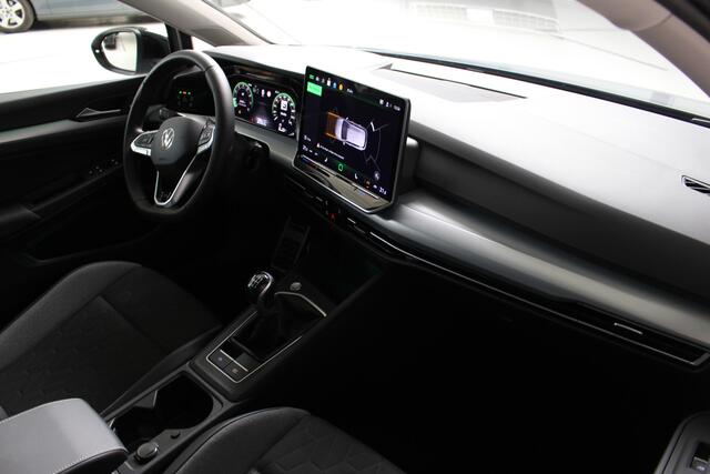 Volkswagen GOLF 1.5 TSI Life Navigatie | Dodehoekassistent | Trekhaak | Stoel- en Stuurverwarming |