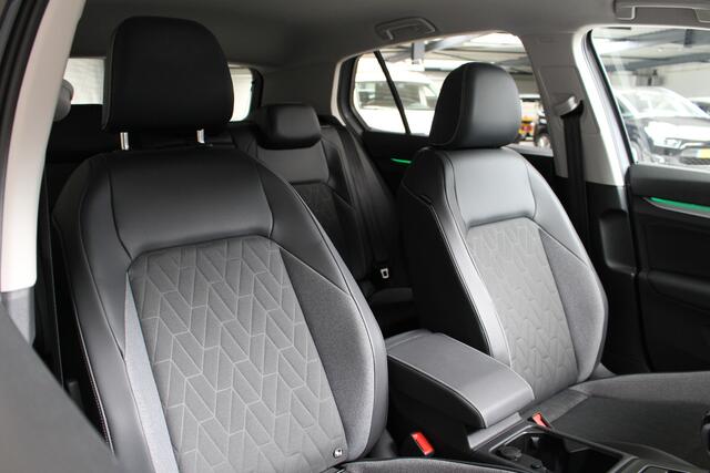 Volkswagen GOLF 1.5 TSI Life Navigatie | Dodehoekassistent | Trekhaak | Stoel- en Stuurverwarming |