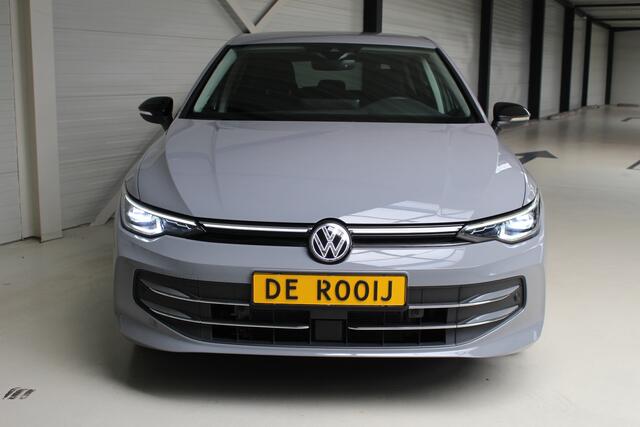 Volkswagen GOLF 1.5 TSI Life Navigatie | Dodehoekassistent | Trekhaak | Stoel- en Stuurverwarming |
