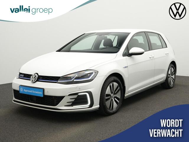 Volkswagen GOLF GTE 1.4 TSI 204 pk DSG | LED koplampen | Stoelverwarming | Parkeersensoren | Apple Carplay / Android Auto | Climatronic | Adaptive Cruise Control | 16 inch