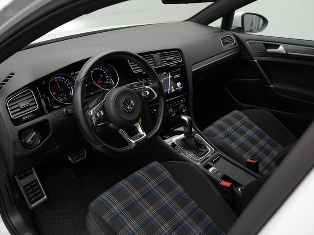 Volkswagen GOLF GTE 1.4 TSI 204 pk DSG | LED koplampen | Stoelverwarming | Parkeersensoren | Apple Carplay / Android Auto | Climatronic | Adaptive Cruise Control | 16 inch