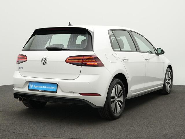 Volkswagen GOLF GTE 1.4 TSI 204 pk DSG | LED koplampen | Stoelverwarming | Parkeersensoren | Apple Carplay / Android Auto | Climatronic | Adaptive Cruise Control | 16 inch