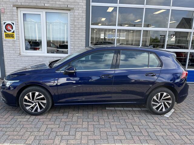 Volkswagen GOLF 1.4 eHybrid Style / AUTOMAAT/ ADAPT. CRUISE/ ELEKTR. STOEL/ DIGITAL DASH/ PARK. SENSOREN/ NAVI/ APP-CONNECT/ RIJ-MODI/ 16" LMV/ MATRIX/ CLIMA