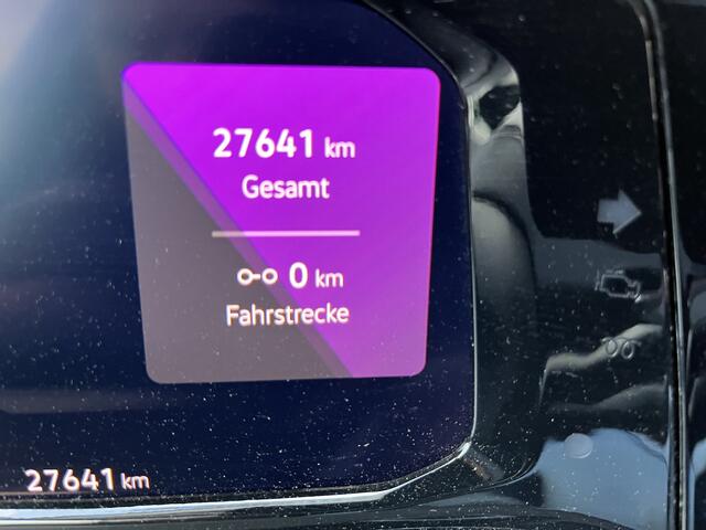 Volkswagen GOLF 1.4 eHybrid Style / AUTOMAAT/ ADAPT. CRUISE/ ELEKTR. STOEL/ DIGITAL DASH/ PARK. SENSOREN/ NAVI/ APP-CONNECT/ RIJ-MODI/ 16" LMV/ MATRIX/ CLIMA