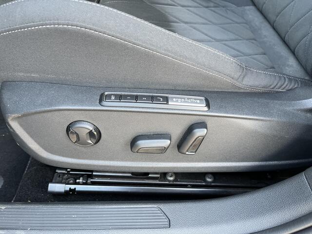 Volkswagen GOLF 1.4 eHybrid Style / AUTOMAAT/ ADAPT. CRUISE/ ELEKTR. STOEL/ DIGITAL DASH/ PARK. SENSOREN/ NAVI/ APP-CONNECT/ RIJ-MODI/ 16" LMV/ MATRIX/ CLIMA