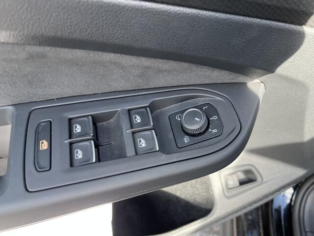 Volkswagen GOLF 1.4 eHybrid GTE / AUTOMAAT/ ADAPT. CRUISE/ DIGITAL DASH/ 17" LMV/ NAVI/ APP-CONNECT/ RIJ-MODI/ PARK. SENSOREN/ DAB/ BLUETOOTH/ MATRIX