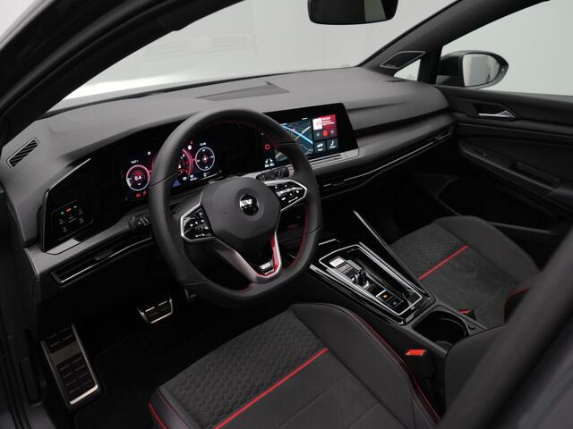 Volkswagen GOLF GTI Clubsport 2.0 TSI 300pk DSG | Panoramadak | Harman Kardon Sound | Adaptief Onderstel | IQ Light |Stoelverwarming | Carbon inleg | 18 inch