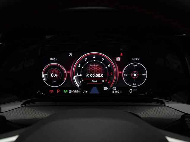 Volkswagen GOLF GTI Clubsport 2.0 TSI 300pk DSG | Panoramadak | Harman Kardon Sound | Adaptief Onderstel | IQ Light |Stoelverwarming | Carbon inleg | 18 inch