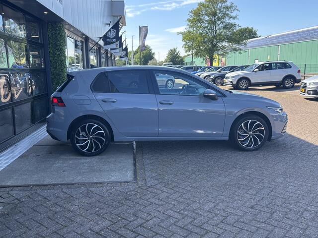 Volkswagen GOLF 1.0 eTSI Life | Nardo | Ambient | Camera | BTW