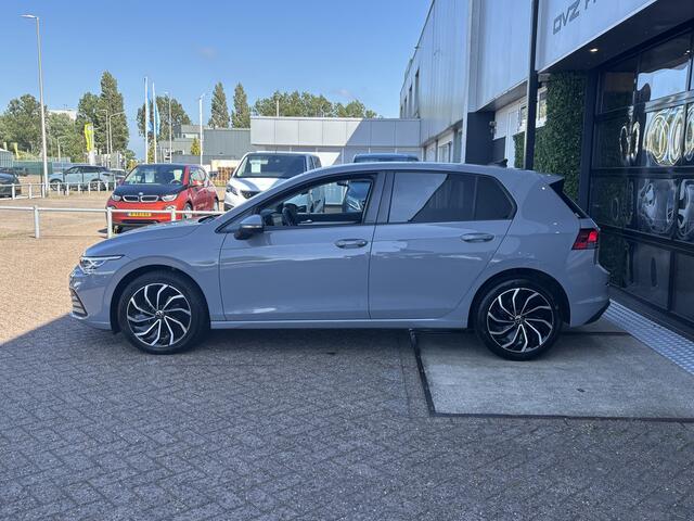 Volkswagen GOLF 1.0 eTSI Life | Nardo | Ambient | Camera | BTW
