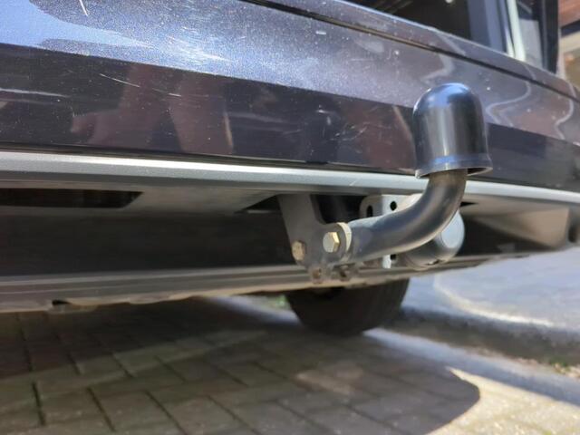 Volkswagen GOLF Variant 1.0 TSI / Digitaal dashboard / App connect / Trekhaak / LED