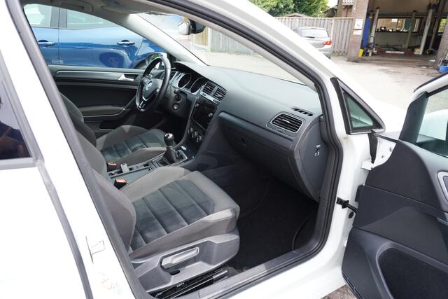 Volkswagen GOLF Variant 1.5 TSI Comfortline Business TREKHAAK MASSAGESTOEL NAVI CARPLAY