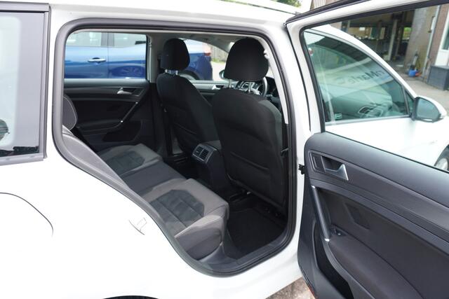 Volkswagen GOLF Variant 1.5 TSI Comfortline Business TREKHAAK MASSAGESTOEL NAVI CARPLAY