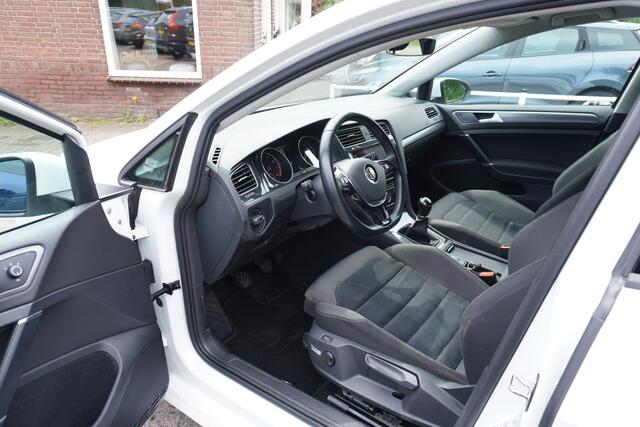 Volkswagen GOLF Variant 1.5 TSI Comfortline Business TREKHAAK MASSAGESTOEL NAVI CARPLAY
