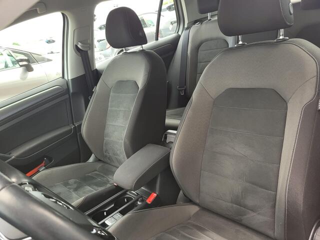 Volkswagen GOLF 1.0 TSI Comfortline Business | Automaat | Camera | Navigatie | Stoelverw. | Ergoactive Stoelen | Org. NL