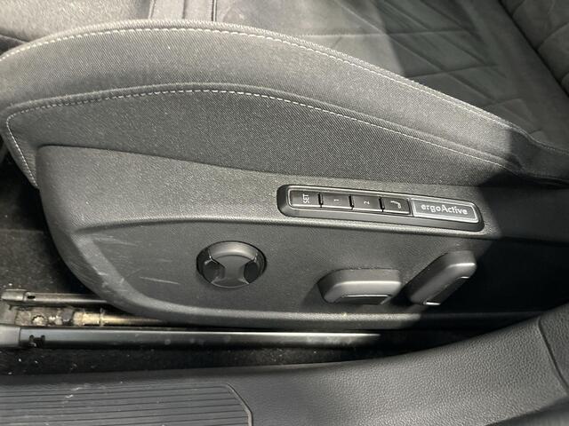 Volkswagen GOLF 1.4 204pk DSG eHybrid · Keyless · Panoramadak · Camera · Elek. Trekhaak · Apple/Android Car Play · 18'' Inch ·