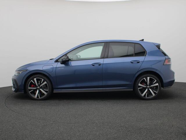 Volkswagen GOLF 1.5 eHybrid GTE 272PK DSG Black style, 18" lichtmetalen vlgen, Side Assist, Achteruitrijcamera, Stoel-Stuurverwarming, Navi via Apple Carplay/Android Auto, Matrix-LED verlichting, Trekhaak