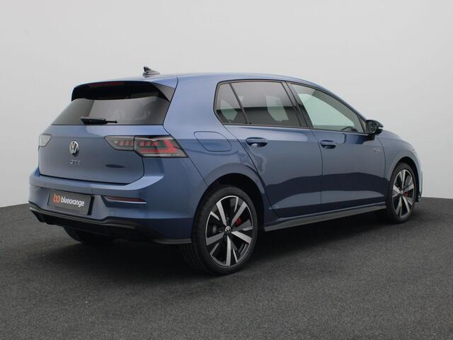 Volkswagen GOLF 1.5 eHybrid GTE 272PK DSG Black style, 18" lichtmetalen vlgen, Side Assist, Achteruitrijcamera, Stoel-Stuurverwarming, Navi via Apple Carplay/Android Auto, Matrix-LED verlichting, Trekhaak