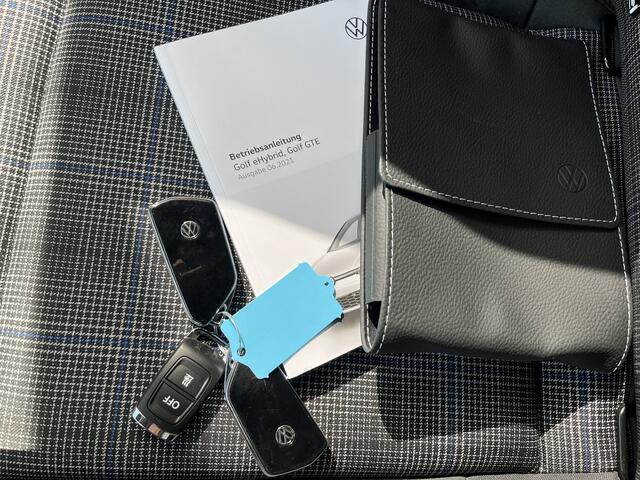 Volkswagen GOLF 1.4 eHybrid GTE / AUTOMAAT/ 245 PK/ STUUR+STOEL VERWARM./ APP-CONNECT/ KEYLESS/ PARK. SENSOREN V+A/ STANDKACHEL/ DRIVE SELECT/ NAVI/ DIGITAL DASH/ DAB/ ACC/ LED/ ISOFIX/ 18'' LMV