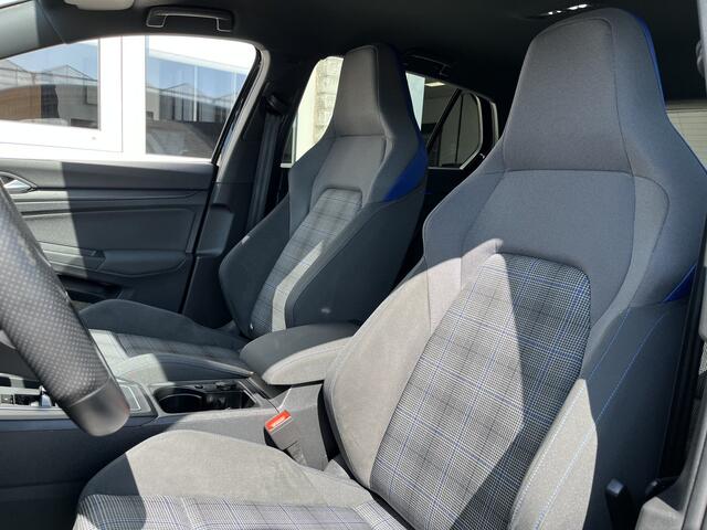 Volkswagen GOLF 1.4 eHybrid GTE / AUTOMAAT/ 245 PK/ STUUR+STOEL VERWARM./ APP-CONNECT/ KEYLESS/ PARK. SENSOREN V+A/ STANDKACHEL/ DRIVE SELECT/ NAVI/ DIGITAL DASH/ DAB/ ACC/ LED/ ISOFIX/ 18'' LMV