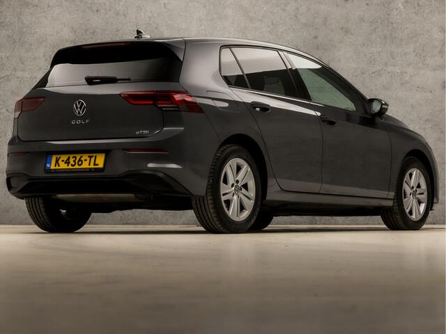 Volkswagen GOLF 1.0 eTSI Sport Automaat (APPLE CARPLAY, GROOT NAVI, STUUR/STOELVERWARMING, SFEERVERLICHTING, PARKEERSENSOREN, SPORTSTOELEN, GETINT GLAS, ADAPTIVE CRUISE, LED KOPLAMPEN, NIEUWSTAAT)