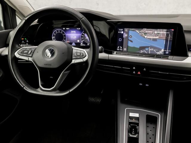 Volkswagen GOLF 1.0 eTSI Sport Automaat (APPLE CARPLAY, GROOT NAVI, STUUR/STOELVERWARMING, SFEERVERLICHTING, PARKEERSENSOREN, SPORTSTOELEN, GETINT GLAS, ADAPTIVE CRUISE, LED KOPLAMPEN, NIEUWSTAAT)