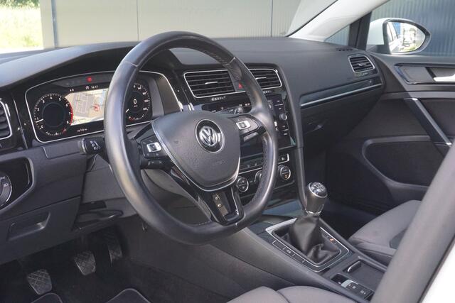 Volkswagen GOLF Variant 1.5 TSI 150pk Highline | Panoramadak | ACC | Virtual Cockpit | Trekhaak | Origineel NL |