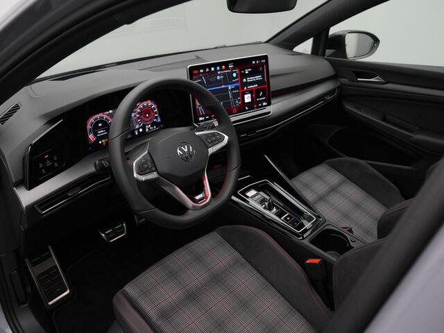 Volkswagen GOLF GTI 2.0 TSI 265 pk DSG | 8.5 GTI | Panoramadak | IQ Light | Rondomzicht camera | Head-up display | Stuur-/stoelverwarming | 19 inch