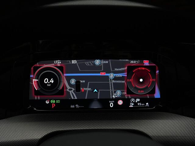 Volkswagen GOLF GTI 2.0 TSI 265 pk DSG | 8.5 GTI | Panoramadak | IQ Light | Rondomzicht camera | Head-up display | Stuur-/stoelverwarming | 19 inch