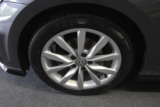 Volkswagen GOLF 1.0 TSI Comfortline Business R-Line , NAVI , CLIMATR , A UITRIJ CAM , V STOEL VERW , LMV17 , PDC V+A ,